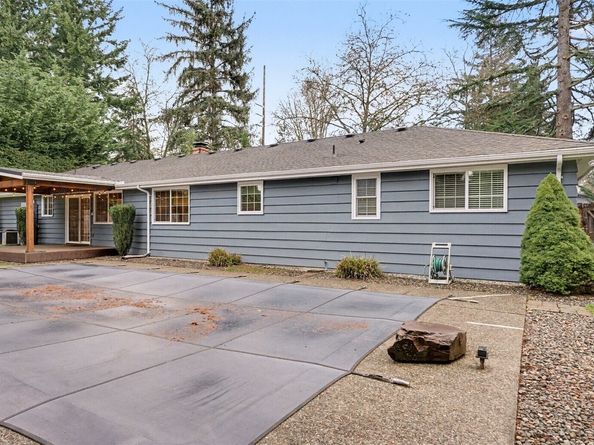 6201 Island Crest Way, Mercer Island WA 98040