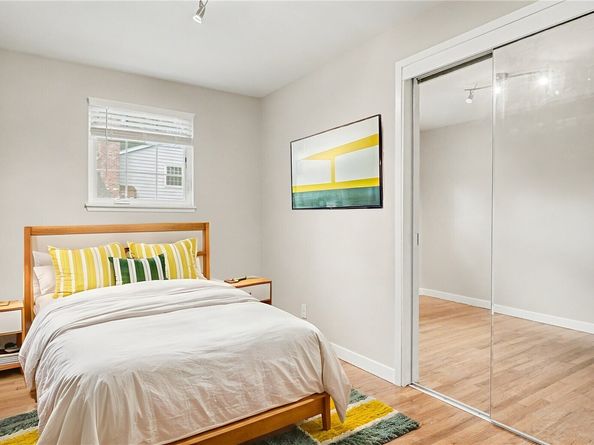 6201 Island Crest Way, Mercer Island WA 98040