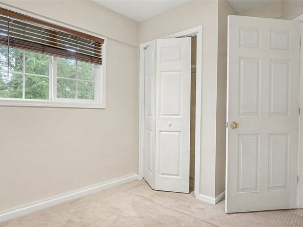 6201 Island Crest Way, Mercer Island WA 98040