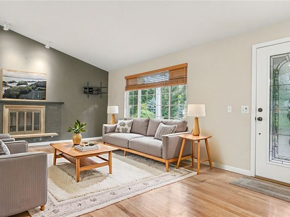 6201 Island Crest Way, Mercer Island WA 98040