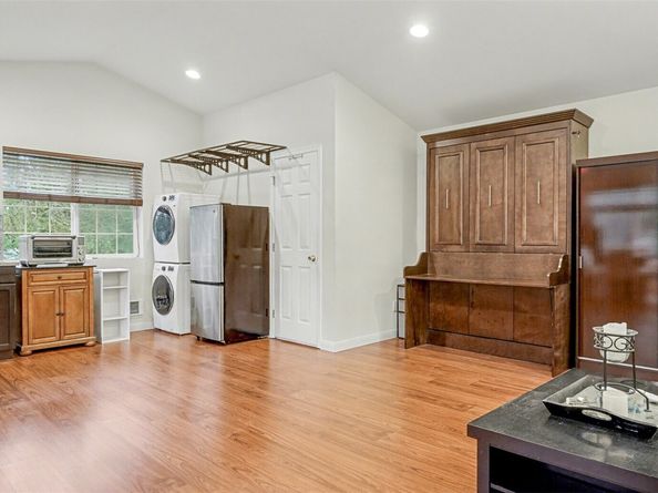 6201 Island Crest Way, Mercer Island WA 98040