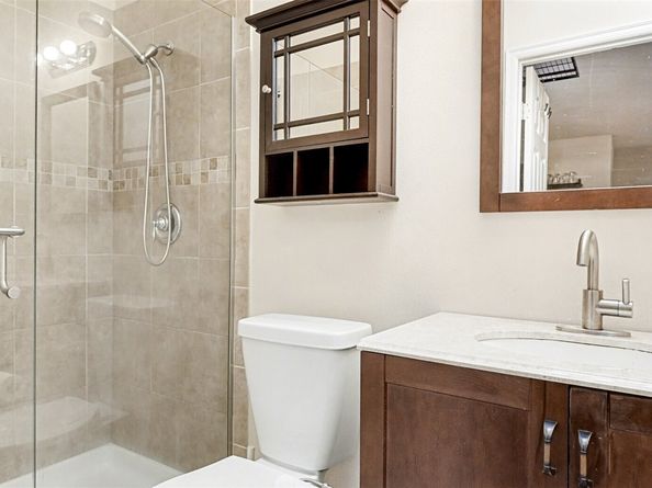 6201 Island Crest Way, Mercer Island WA 98040