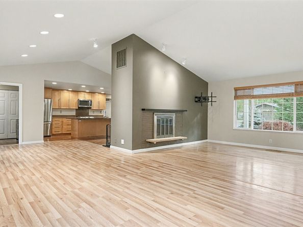 6201 Island Crest Way, Mercer Island WA 98040