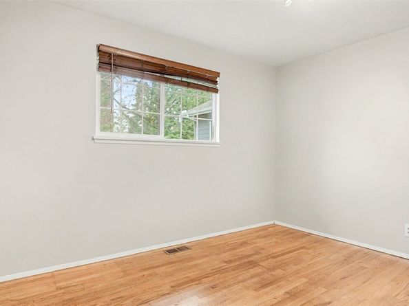 6201 Island Crest Way, Mercer Island WA 98040