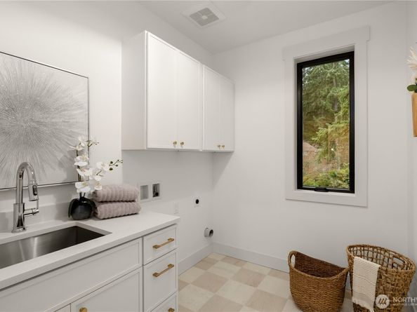 4118 161st Avenue SE, Bellevue WA 98006