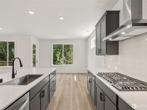 2067 NE Norseman Way, Poulsbo WA 98370