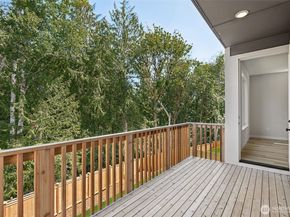 2067 NE Norseman Way, Poulsbo WA 98370