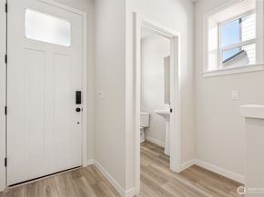 2067 NE Norseman Way, Poulsbo WA 98370