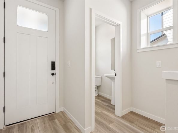 2067 NE Norseman Way, Poulsbo WA 98370