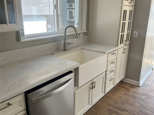 215 W Kinnear Place, Seattle WA 98119