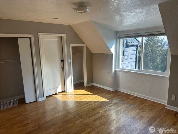 215 W Kinnear Place, Seattle WA 98119