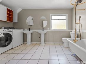 215 W Kinnear Place, Seattle WA 98119