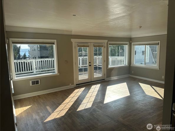 215 W Kinnear Place, Seattle WA 98119