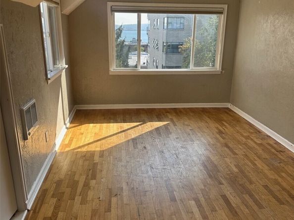 215 W Kinnear Place, Seattle WA 98119