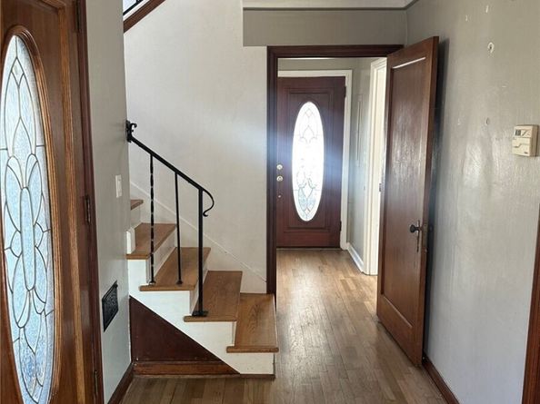 215 W Kinnear Place, Seattle WA 98119