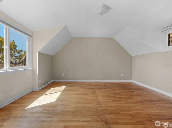 215 W Kinnear Place, Seattle WA 98119