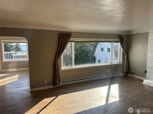 215 W Kinnear Place, Seattle WA 98119