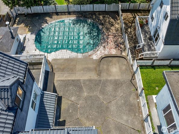 215 W Kinnear Place, Seattle WA 98119