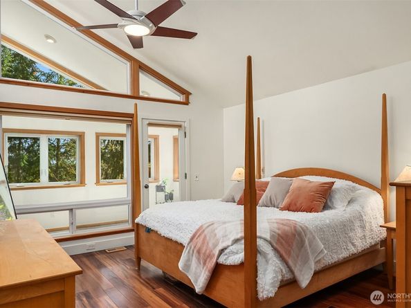 5021 E Mercer Way, Mercer Island WA 98040