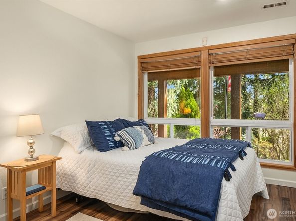 5021 E Mercer Way, Mercer Island WA 98040