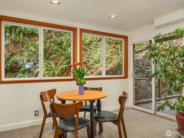 5021 E Mercer Way, Mercer Island WA 98040