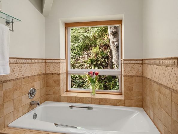 5021 E Mercer Way, Mercer Island WA 98040