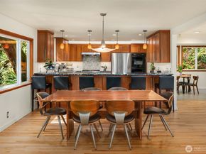 5021 E Mercer Way, Mercer Island WA 98040