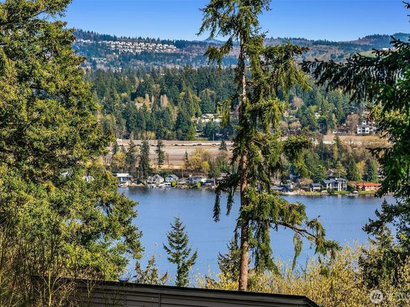 5021 E Mercer Way, Mercer Island WA 98040