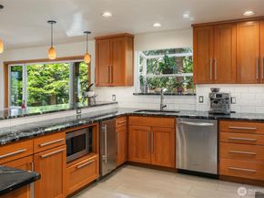 5021 E Mercer Way, Mercer Island WA 98040