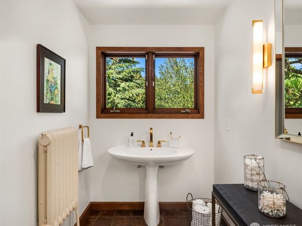 3103 Mount Rainier Drive S, Seattle WA 98144