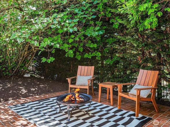 3103 Mount Rainier Drive S, Seattle WA 98144