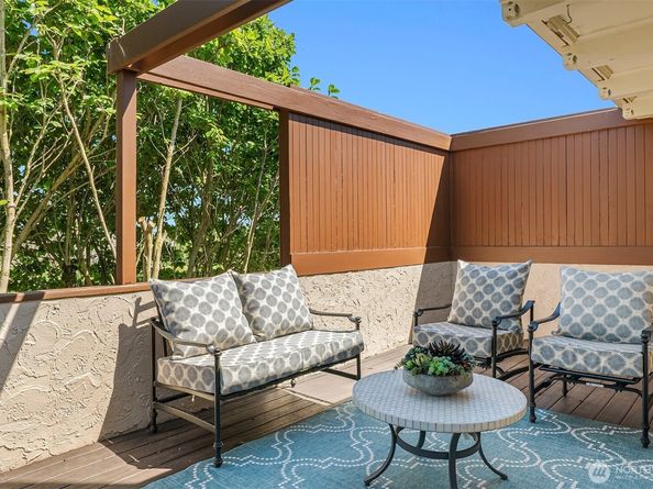 3103 Mount Rainier Drive S, Seattle WA 98144