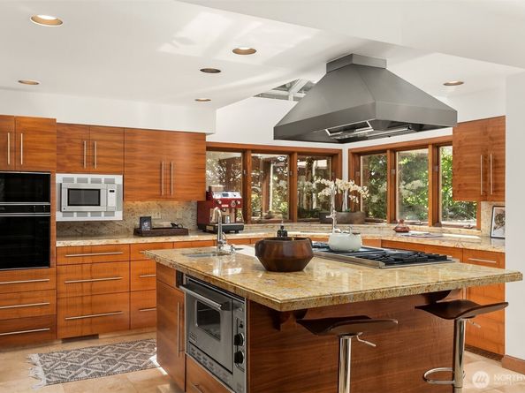 3103 Mount Rainier Drive S, Seattle WA 98144