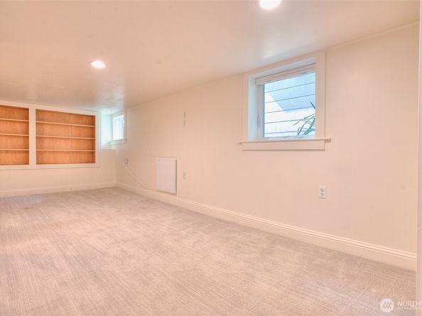 154 NE 52nd Street, Seattle WA 98105