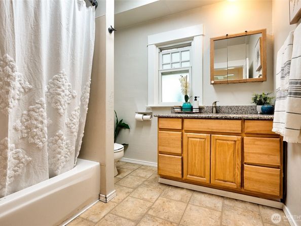 154 NE 52nd Street, Seattle WA 98105