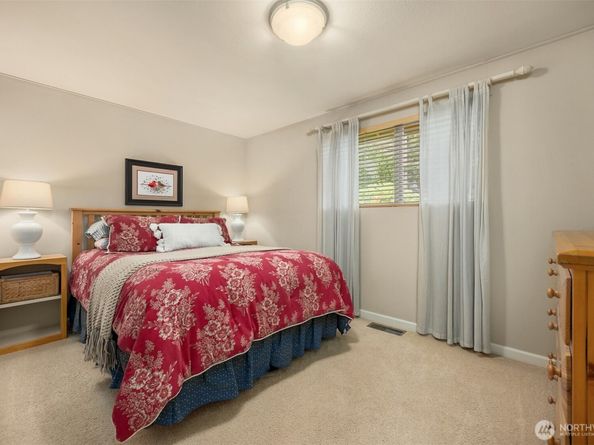 10125 Ogle Road NE, Poulsbo WA 98370