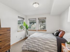 827 Hiawatha Place S 410, Seattle WA 98144