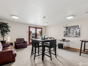 827 Hiawatha Place S 410, Seattle WA 98144