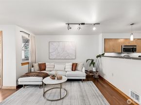 827 Hiawatha Place S 410, Seattle WA 98144