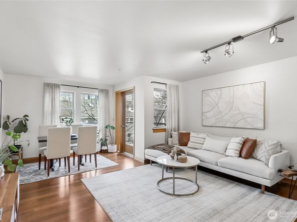827 Hiawatha Place S 410, Seattle WA 98144