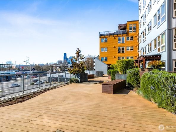 827 Hiawatha Place S 410, Seattle WA 98144