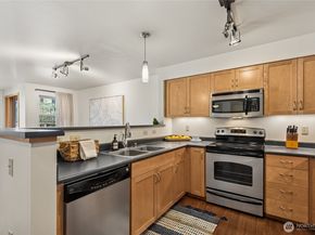827 Hiawatha Place S 410, Seattle WA 98144