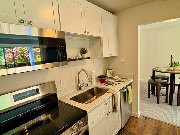 2550 Thorndyke Avenue W 205, Seattle WA 98199