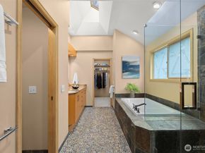 16880 SE 56th Place, Bellevue WA 98006