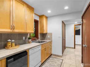 18 Holly Lane, Mercer Island WA 98040