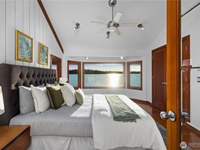 18 Holly Lane, Mercer Island WA 98040