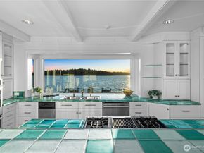 18 Holly Lane, Mercer Island WA 98040