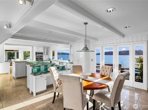 18 Holly Lane, Mercer Island WA 98040