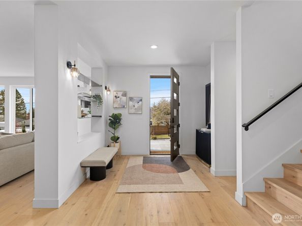 2558 30th Avenue W, Seattle WA 98199