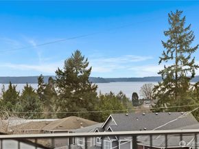 2558 30th Avenue W, Seattle WA 98199